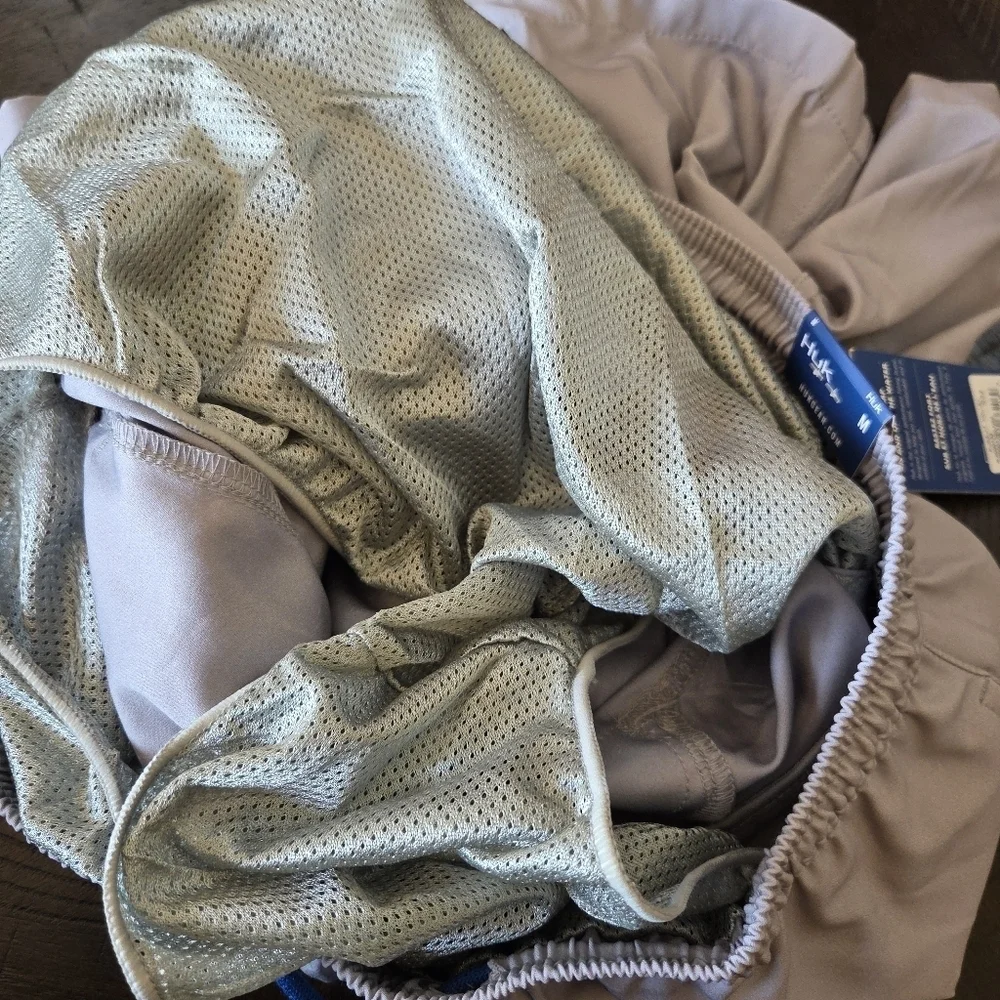 Huk Pursuit Volley Performance Fishing Shorts - Size Medium  5.5